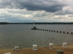 Kalter See Freiwasserschwimmen Neoprenweste Hilft